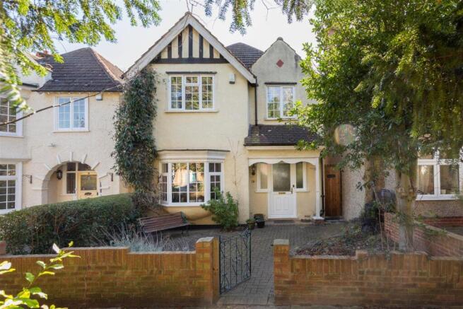 Sheredan Road, E4