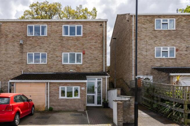 Wyemead Crescent, E4
