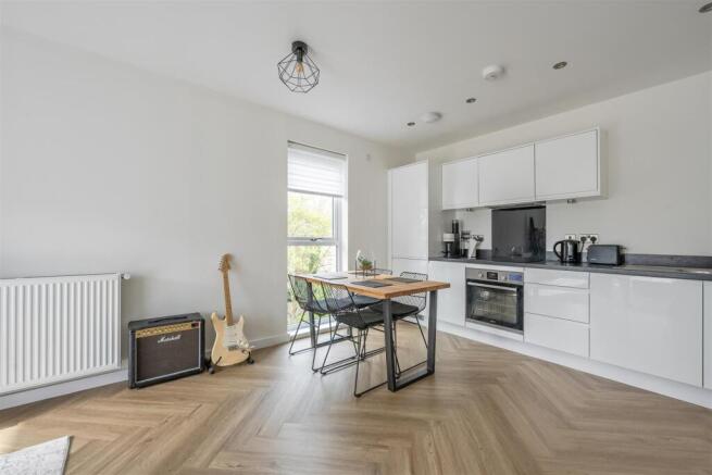 Merriam Close, E4