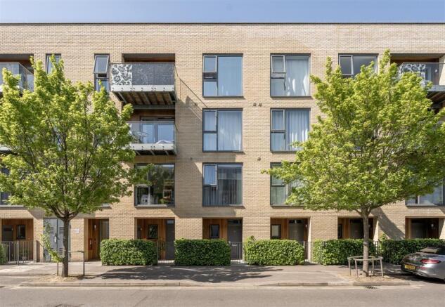 Hickman Avenue, E4
