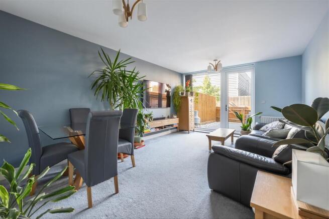 Hickman Avenue, E4