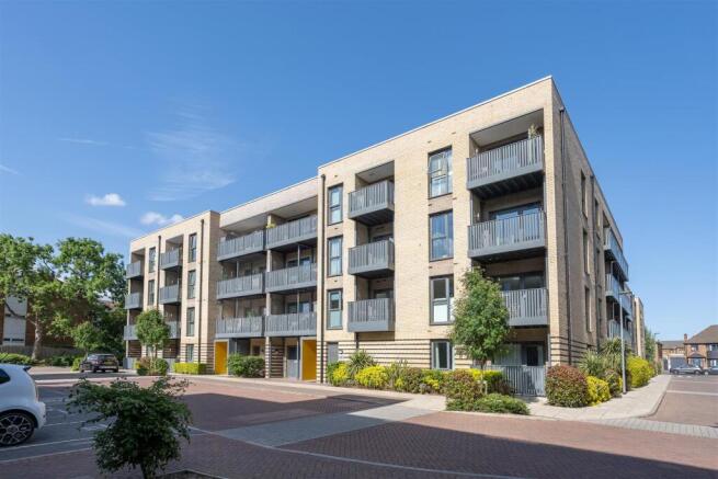 Merriam Close, E4