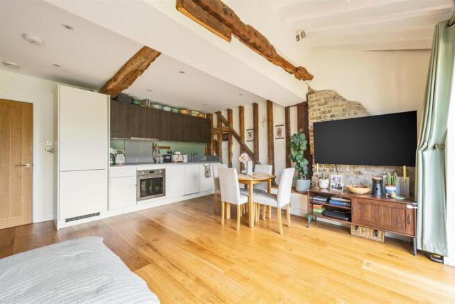 Sewardstone Road, E4