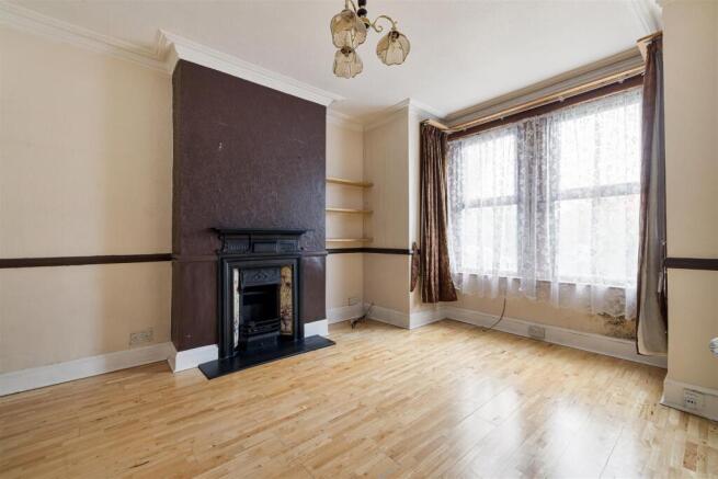 Selwyn Avenue, E4