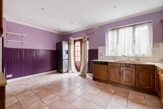 Selwyn Avenue, E4