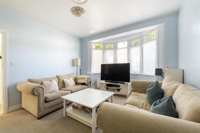 Waverley Avenue, E4