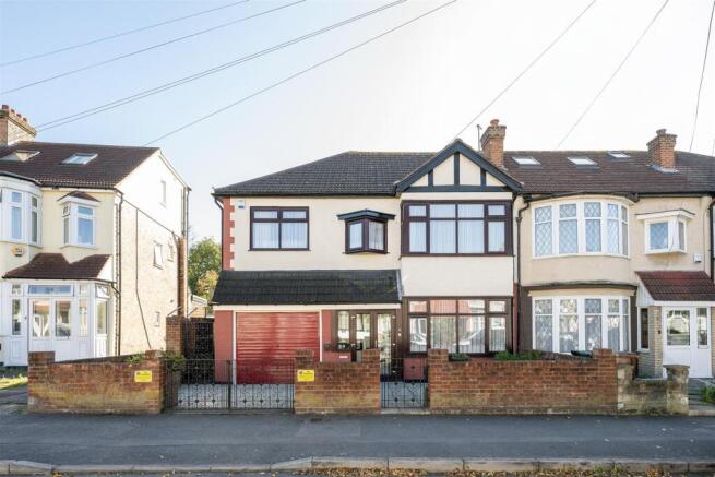Larkswood Road E4