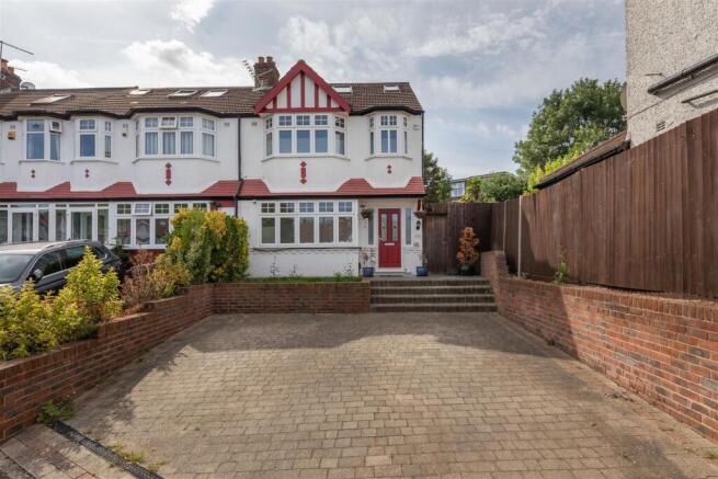 Beech Hall Crescent, E4