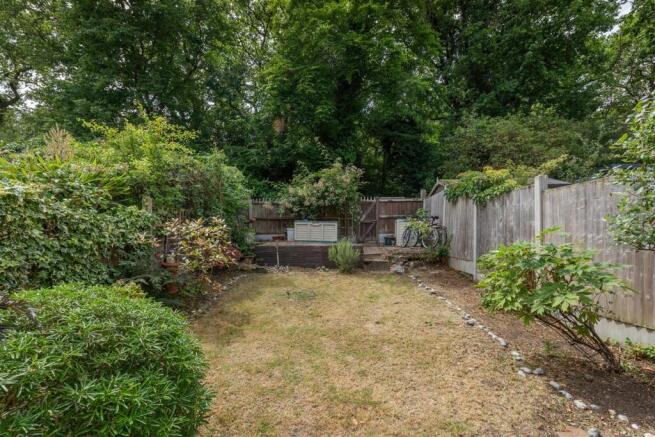 Larkshall Crescent E4