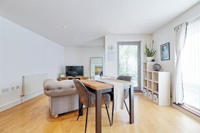 IMG_0812_3_4_easyHDR-interior3.jpg