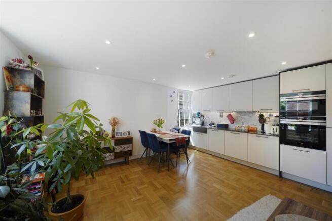 6 Peacock Court, Lisgar Terrace - TAzv1NIPPOx2TX1G