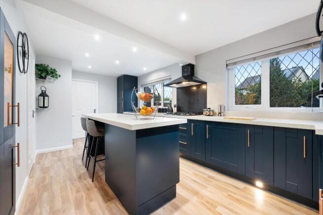 8 Greenway Close HDR (Kitchen)-4.jpg