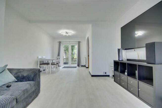 LOUNGE / DINER