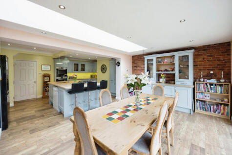 Canterbury Road, Kent, TN25 4