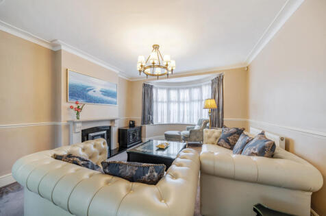 Colindeep Gardens, Hendon, NW4