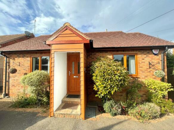 2 bedroom detached bungalow  for sale Langley Heath