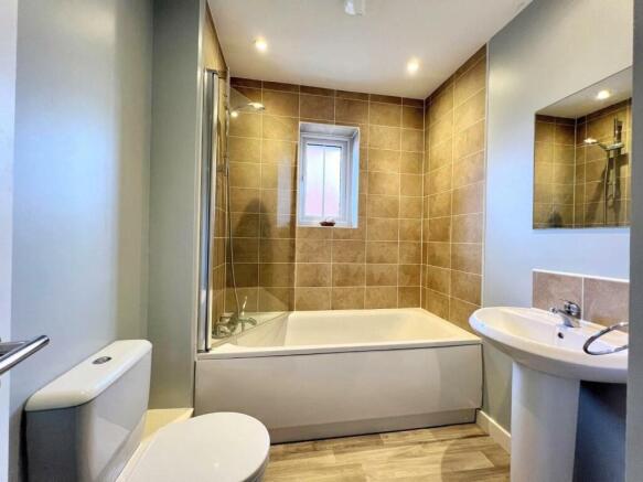FAMILY BATHROOM