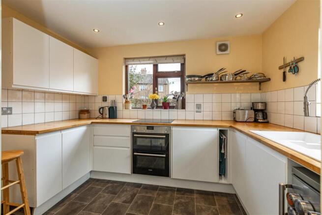 2 Alpine Crescent Thornhill 17.JPG