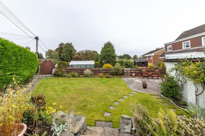 8 Shawpark Crescent Selkirk 42.JPG