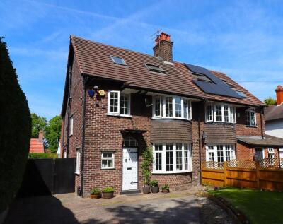 St Marks Ave, Altrincham, WA14 4JB