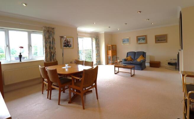 Lounge/Dining Room