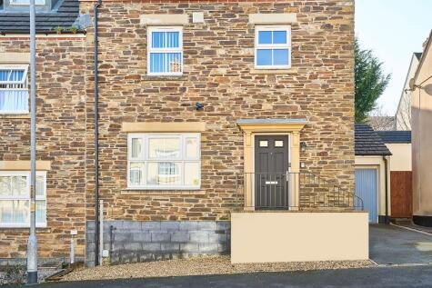 Snowdrop Crescent, Launceston, Cornwall, PL15