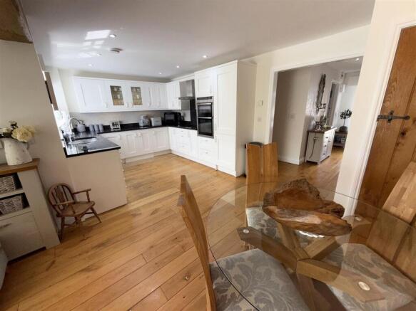 KITCHEN/ DINER