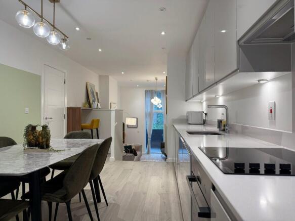 275732_3-Bed-Apartment_IMG_01_0000.jpg