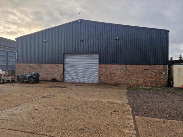 Commercial Warehouse to let in Essex