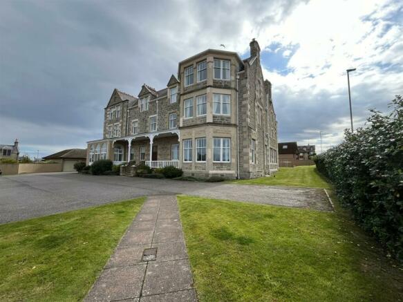 17 MARINE COURT LOSSIEMOUTH