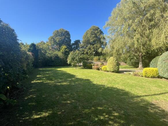 FRONT GARDEN