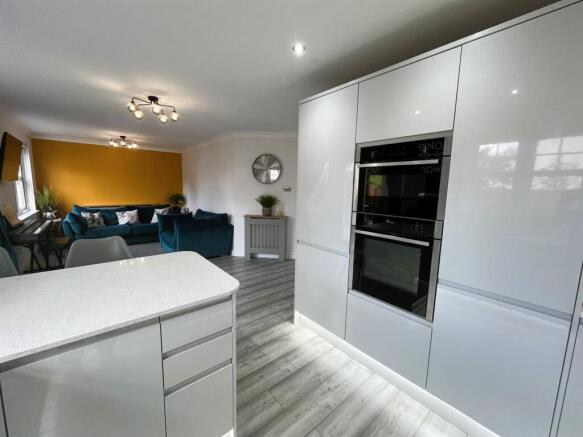 DINING KITCHEN/FAMILY AREA