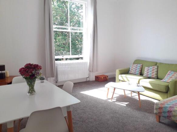 Lounge / Dining Area