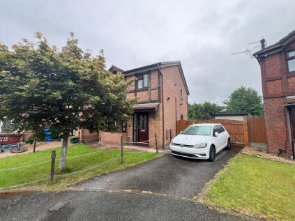 Haley Close, Reddish