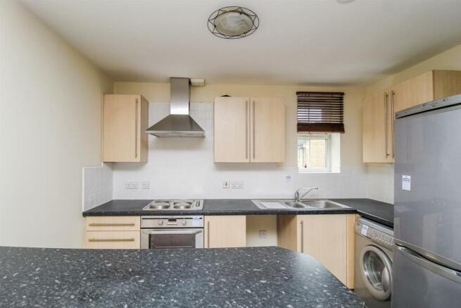 KITCHEN / DINING / LOUNGE