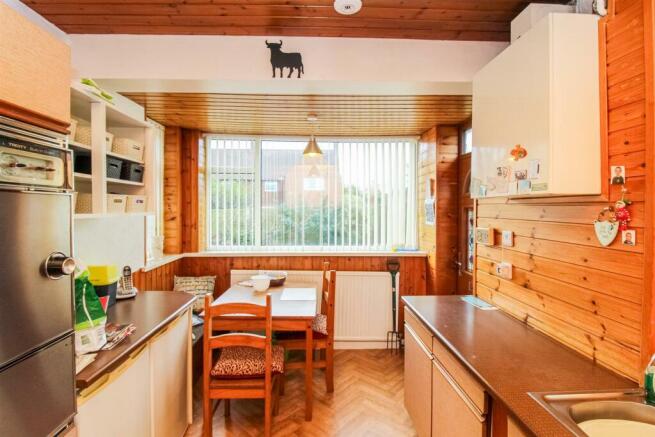 KITCHEN/BREAKFAST ROOM