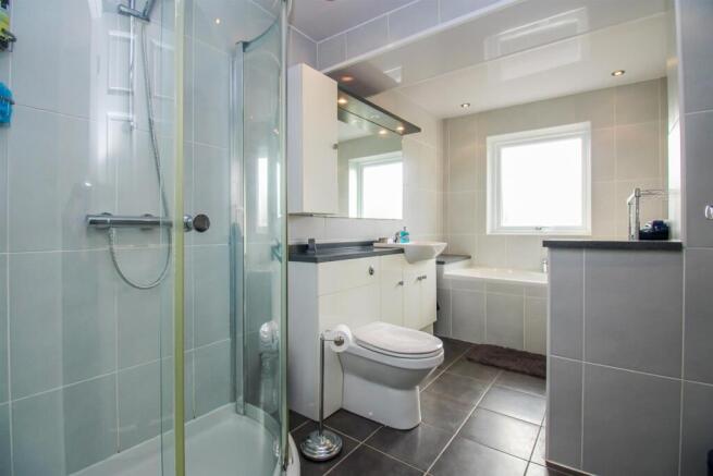 BATHROOM/W.C.