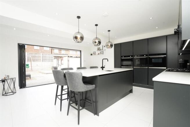 KITCHEN DINING ROOM