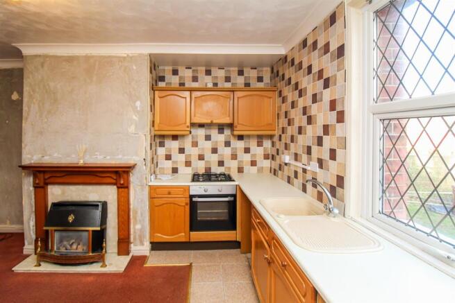 KITCHEN/LIVING ROOM