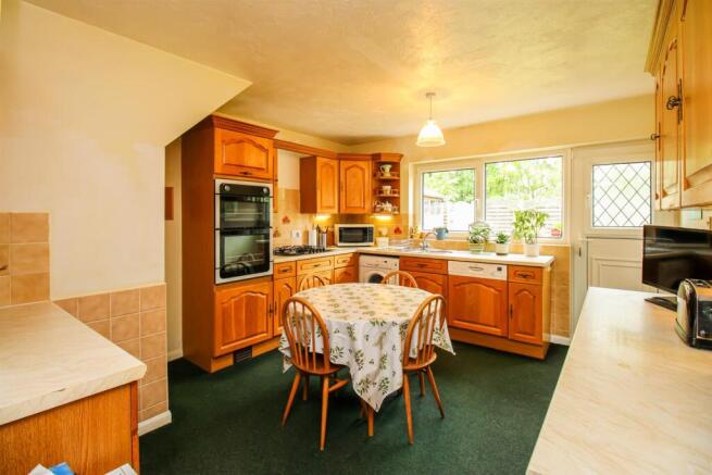 KITCHEN/BREAKFAST ROOM