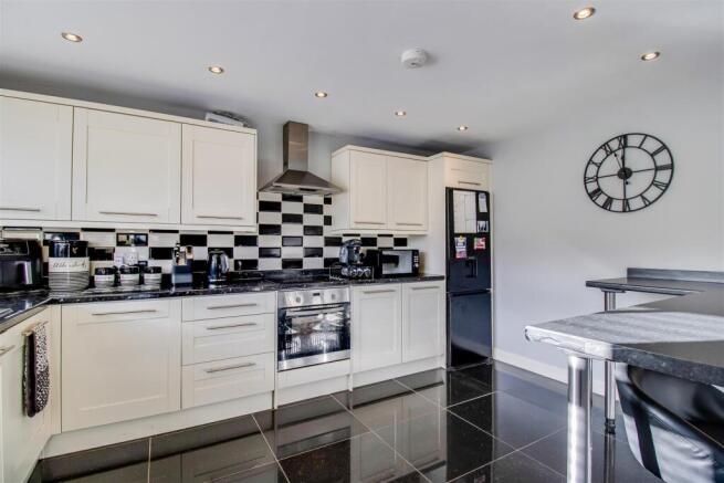 KITCHEN/BREAKFAST ROOM