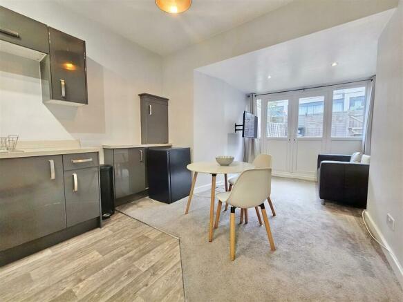 2  - One Bed Flat In Totterdown For Auction.jpg