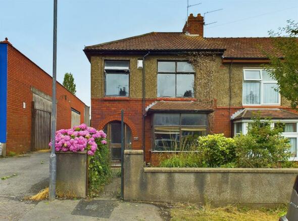 1 - Three-Bedroom House for Auction, Longmead Aven