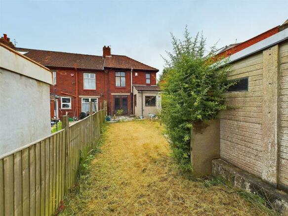 3 - Three-Bedroom House for Auction, Longmead Aven