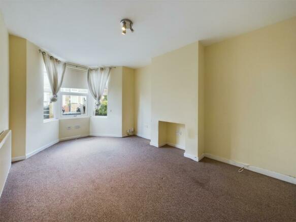 2 - Ground Floor Garden Flat & Maisonette in Brisl