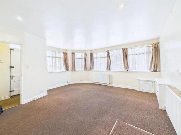 2 - 4 Bedroom End Terrace House.jpg