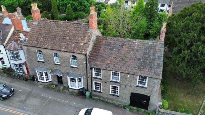 1 - LARGE HOUSE WITH ATTACHED 3- BED ANNEX THORNBU
