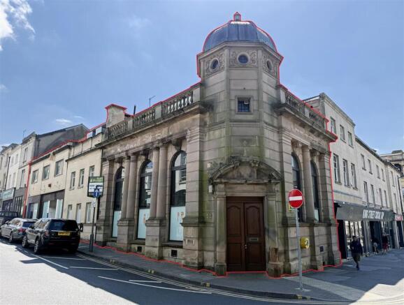 1 - Substantial former bank for Auction, Stroud.jp