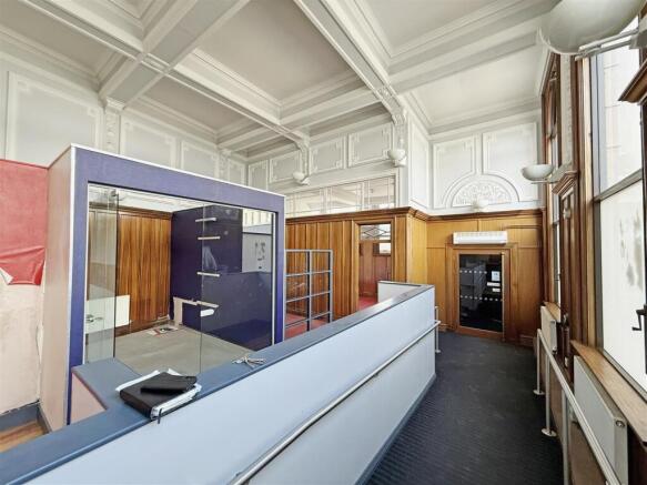 2 - Substantial former bank for Auction, Stroud.JP