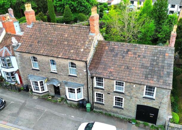 1 - LARGE HOUSE WITH ATTACHED 3- BED ANNEX THORNBU